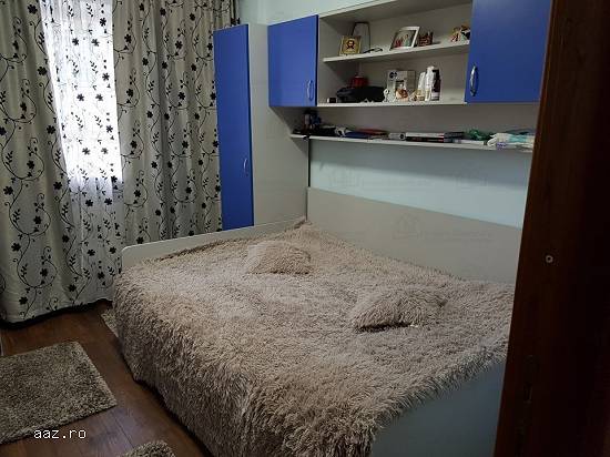 Vând apartament 3 camere,   COMPLET MOBILAT,   confort 1,   decomandat