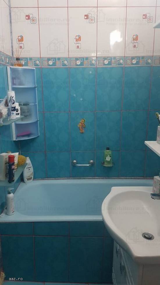 Vând apartament 3 camere,   COMPLET MOBILAT,   confort 1,   decomandat