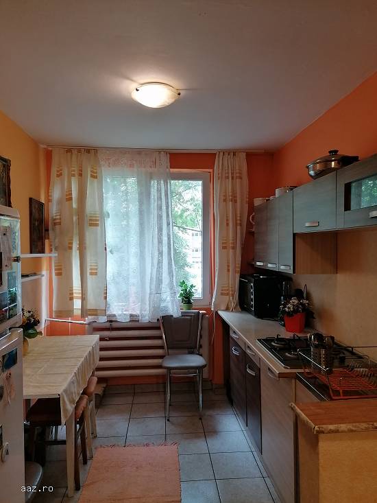 PF vand sau schimb apartament cu 2 camere,     semidecomandat,     tip B,     etaj 1 din 4 (1/4),   