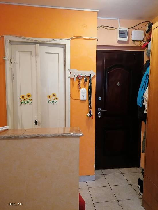 PF vand sau schimb apartament cu 2 camere,     semidecomandat,     tip B,     etaj 1 din 4 (1/4),   