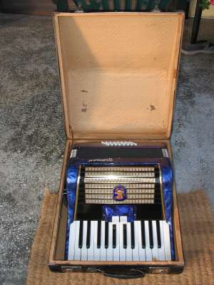 Vand acordeon Weltmeister 32 basi