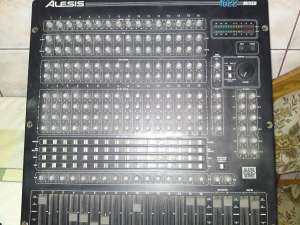 vand mixere ALESIS 16 CANALE ,  PEAVY 6 CANALE