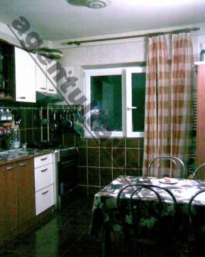 Vanzare apartament 4 camere