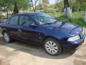 Vand AUDI A4,   pentru PIESE DE SCHIMB,   An Fabricatie 1996,   Culoare Albastru, 