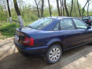 Vand AUDI A4,   pentru PIESE DE SCHIMB,   An Fabricatie 1996,   Culoare Albastru, 