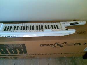 vand keyboard Roland AX7,  folosit, in perfecta stare de functionare , pret 300 euro tel : 073383635