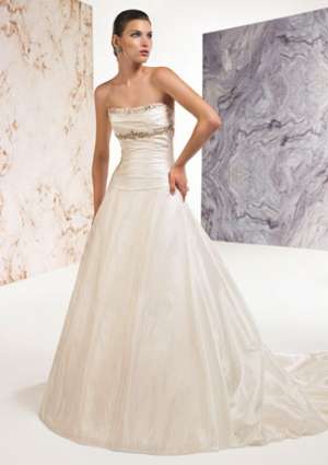 rochie de mireasa cu trena Alyce Designs by Best Bride