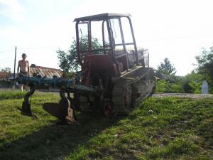 Vand tractor pe senile SV 445 reparat capital (motor D115 nou)