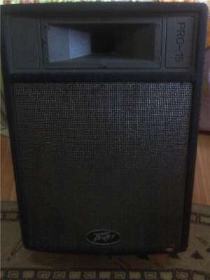 Vand 2 boxe peavey pro15