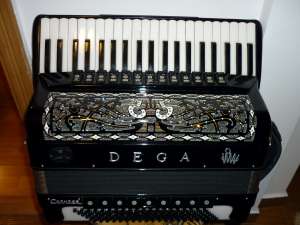 acordeon DEGA