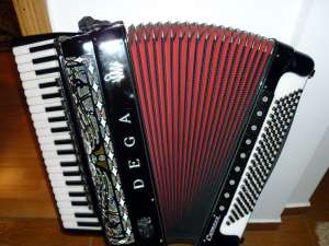 acordeon DEGA