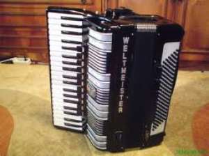 Vand acordeon marca Weltmeister Supita S 4