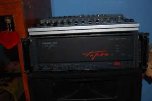 Vand 2 boxe peavey pro15