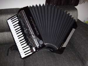 VAND URGENT ACORDEON WELTMEISTER CANTORA,  STARE IMPECABILA ! PRET :1900 EURO !