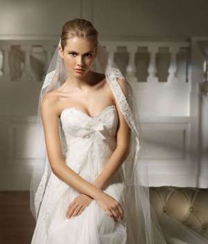 VAND ROCHIE DE MIREASA PRONOVIAS, MODEL RAIDIS