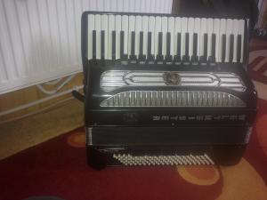 Acordeon WELTMEISTER SUPITA stare perfecta cu doza AKG