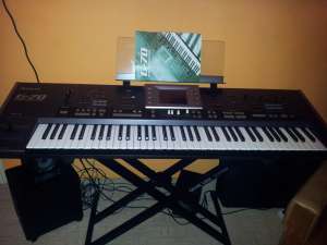 Vand Roland G-70 IMPECABIL!!!