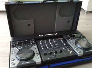 VAND Pioneer cdj400 x2buc, mixer Vestax 004Xlu, CD Case Pioneer