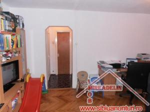 VAND APARTAMENT 2 CAMERE ,    ZONA MIHAI VITEAZU 54mp