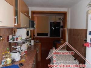 VAND APARTAMENT 2 CAMERE ,    ZONA MIHAI VITEAZU 54mp