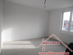 VAND CASA 5 CAMERE,  ZONA GARII