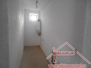 VAND CASA 5 CAMERE,  ZONA GARII