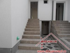 VAND CASA 5 CAMERE,  ZONA GARII