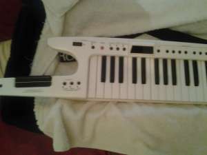 vand roland ax7 cu procesor fantom xr. 600 euro negiciabil